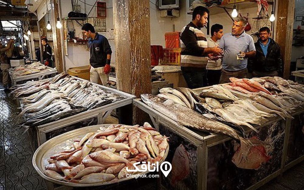 بازار ماهی فروشان در بندر گناوه