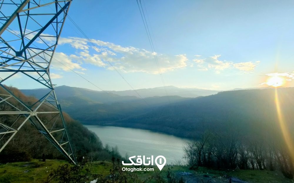سد لفور و کوه های طراف آن