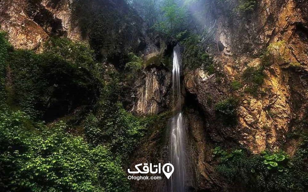 آبشار زیارت در گرگان در جنوب روستای زیارت است و ارتفاع آن به 16 متر می‌رسد. 