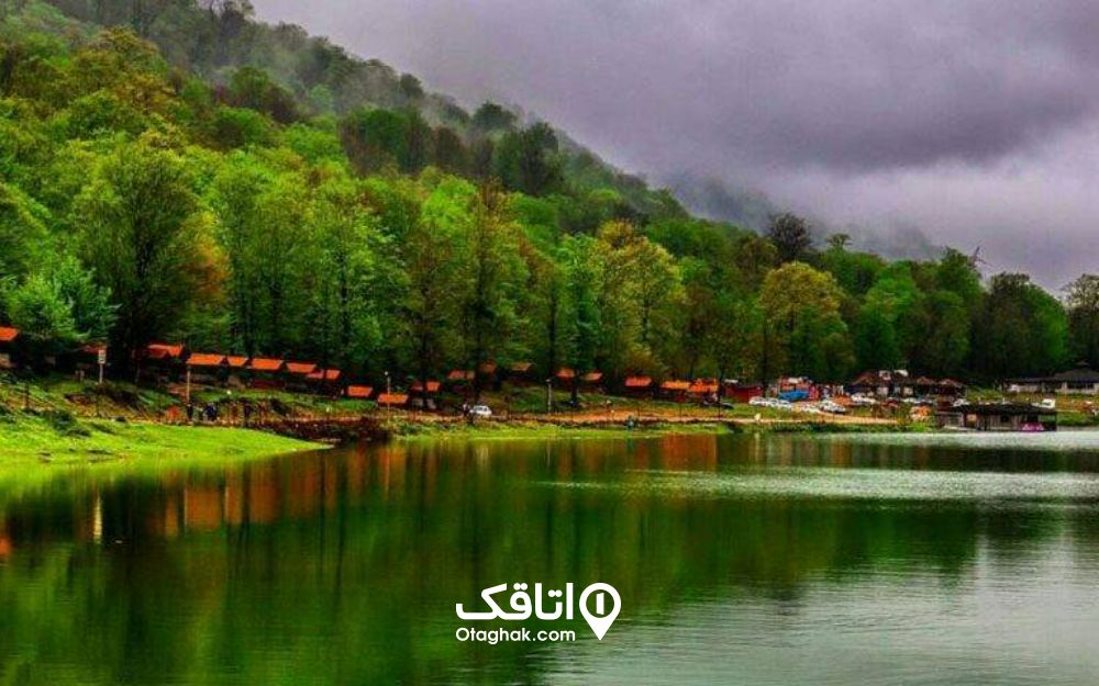 دریاچهای زیبا در کنار جنگل مازندران