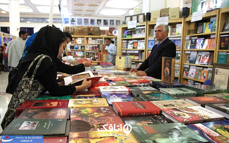 تهرانگردی با طعم کتاب وجود کتابفروشی های فراوان در تهران باعث جلب مخاطبان و دوستداران کتاب می شود