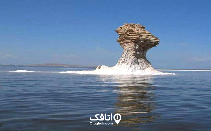 خوابیدن در دریاچه