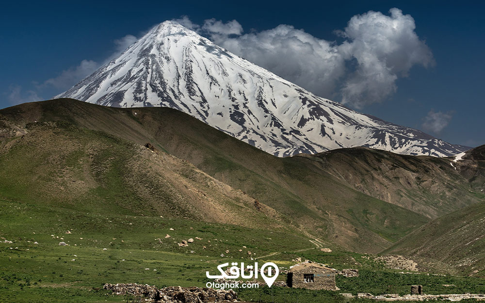 نمایی از قله دماوند بر فراز دشت لار