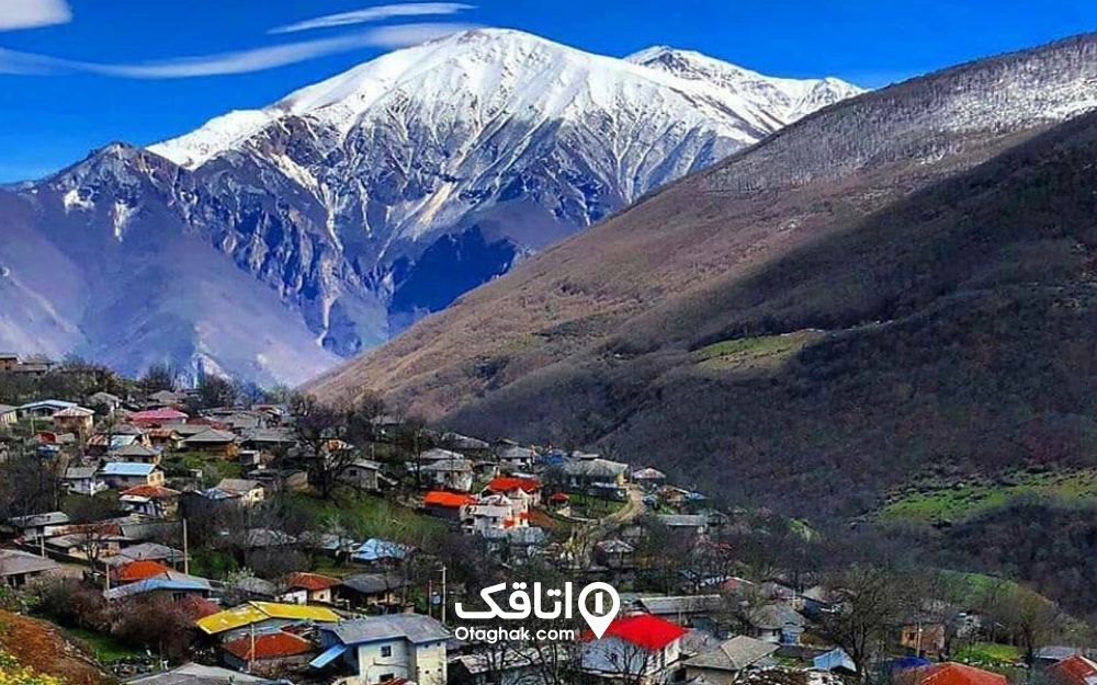 روستای فشکور و کوه های اطراف آن