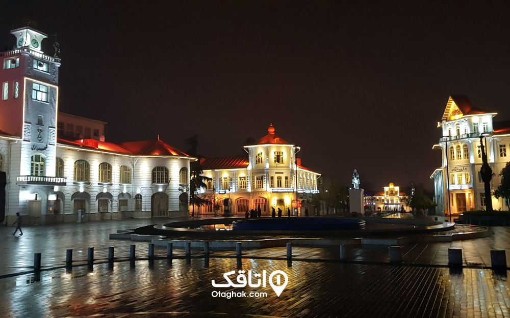 میدان شهرداری رشت در شب