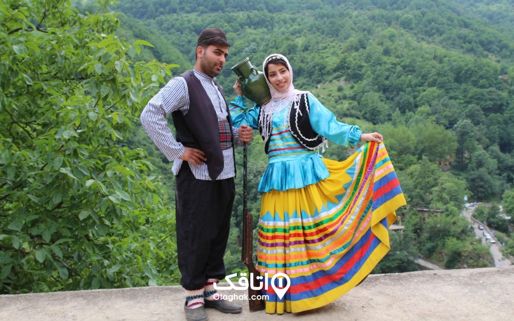 زن و مرد با لباس محلی مازندرانی