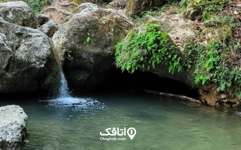آبشار کوچک چلندر و حوضچه آب آن