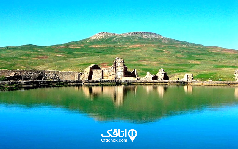 بهترین زمان سفر به دریاچه تخت سلیمان