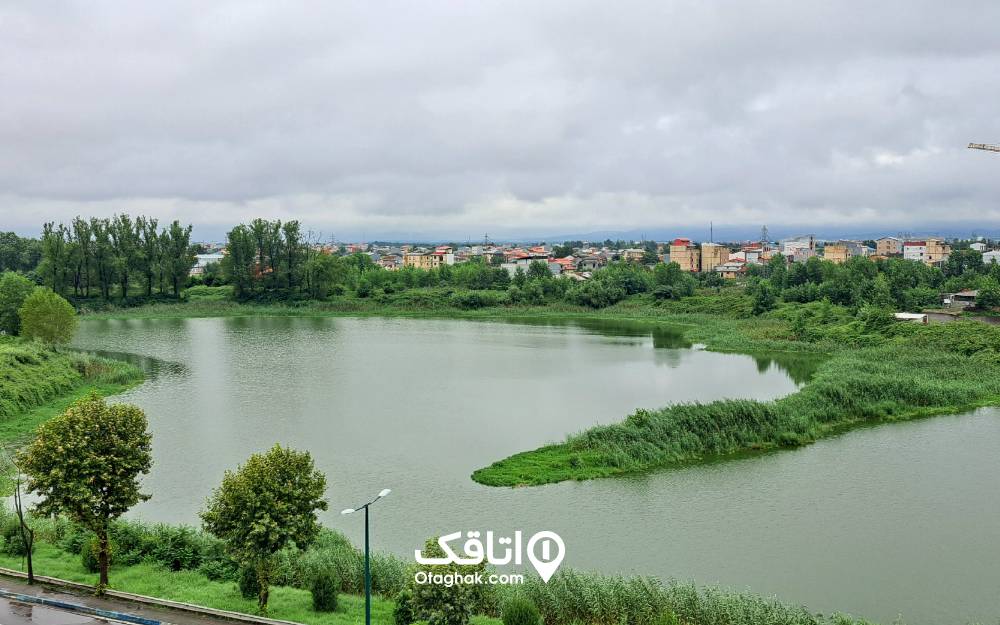 تصویری از نمای بالای تالاب عینک
