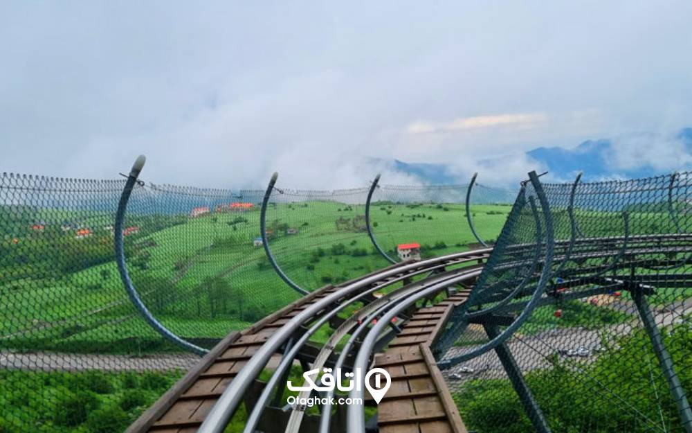 تصویری از چشمانداز طبیعت حیران روی سورتمه