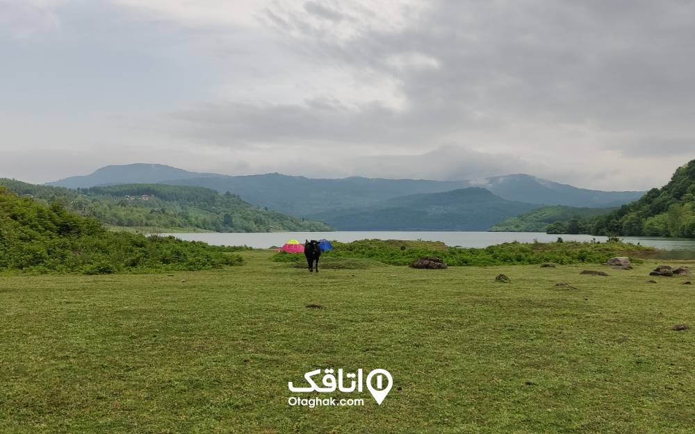 برپا کردن کمپ و زدن چادر در کنار سد لفور