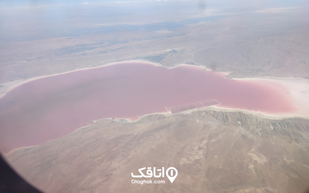 دریاچه مهارلو از پنجره هوایپما این‌گونه دیده می‌شود