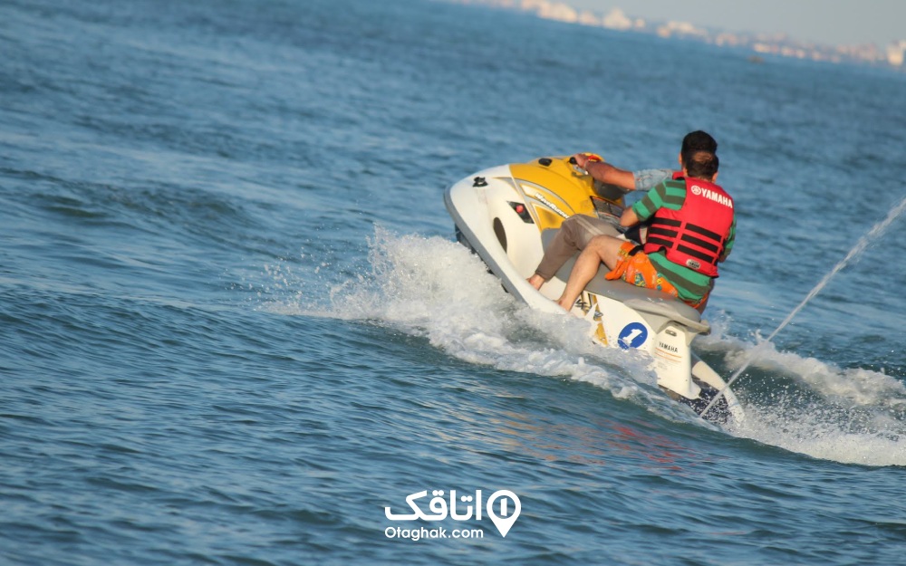 جت اسکی در ساحل سیسنگان