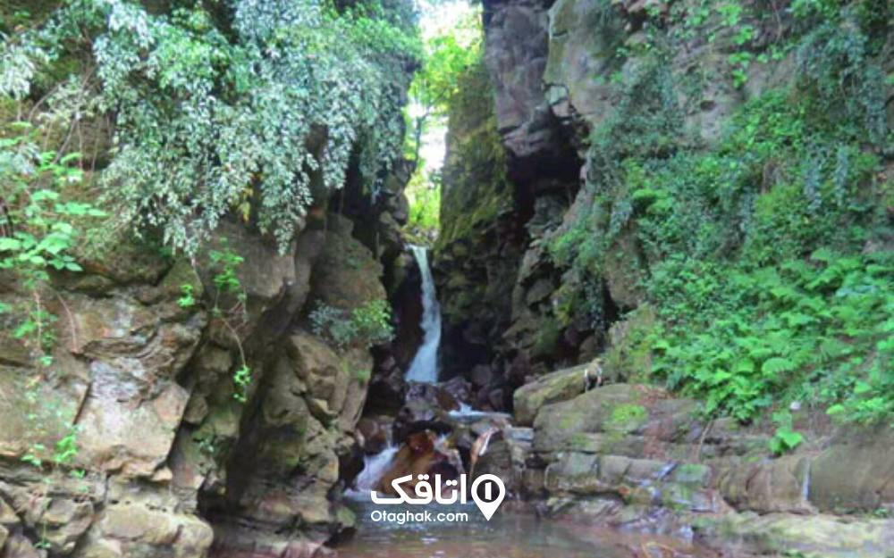 آبشار خروشان در روستای ویسرود