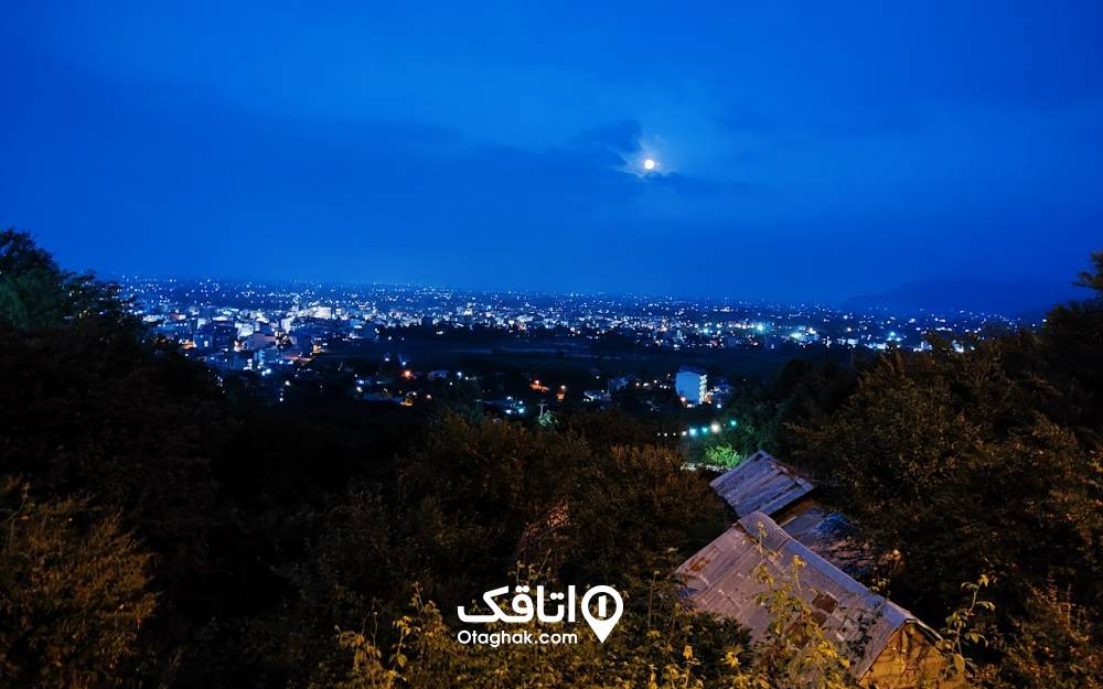 بام سبز ماسال در شب