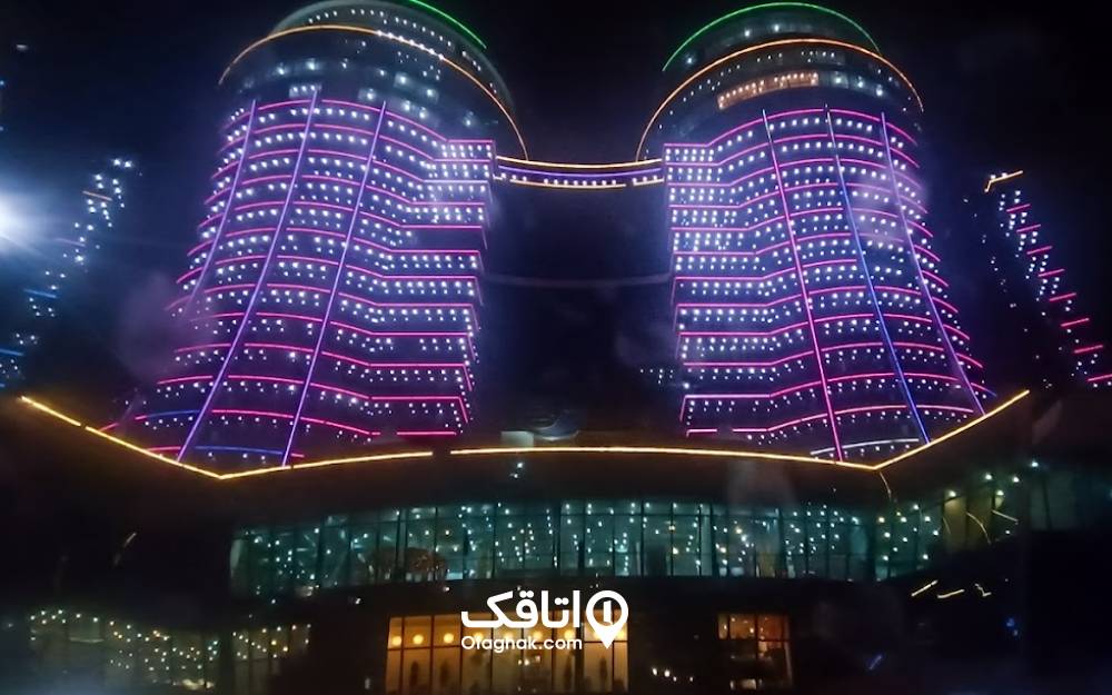 مرکز خرید متل قو در شب
