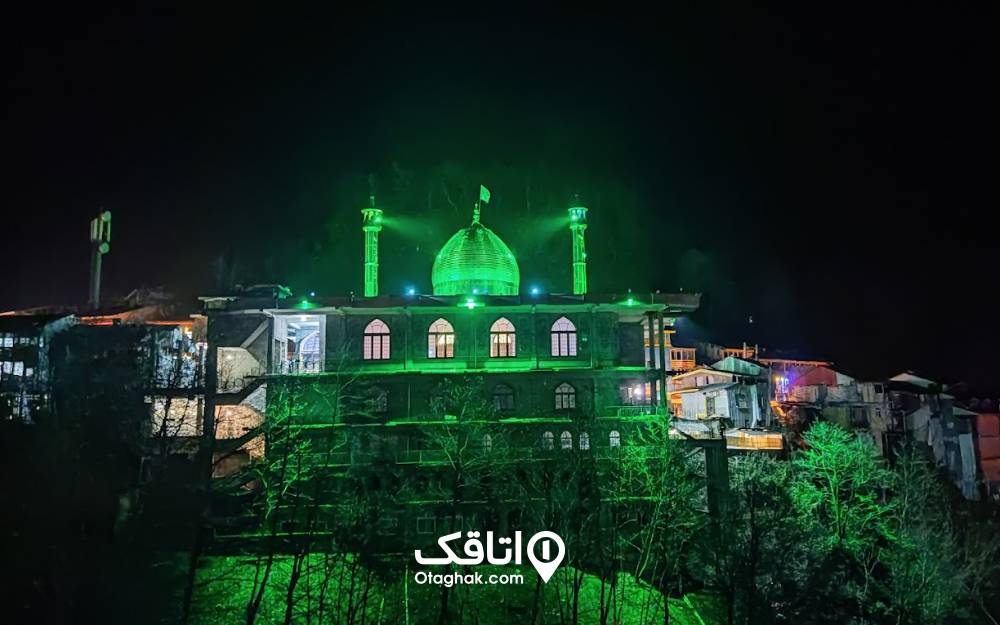 مقبره امام زاده ابراهیم شفت در شب