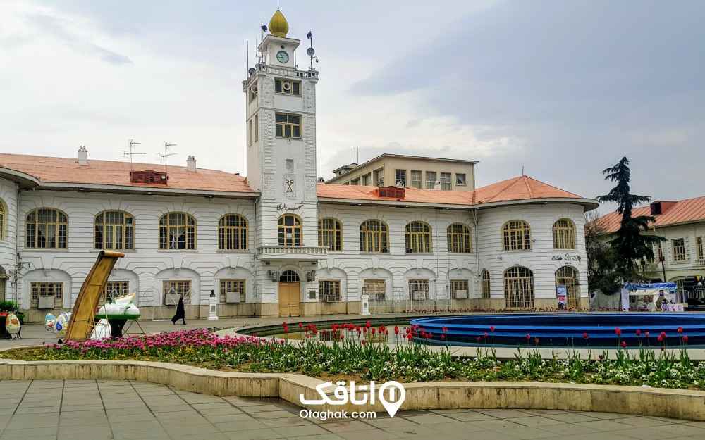 نمایی از میدان شهرداری، نماد رشت و استان گیلان در روز