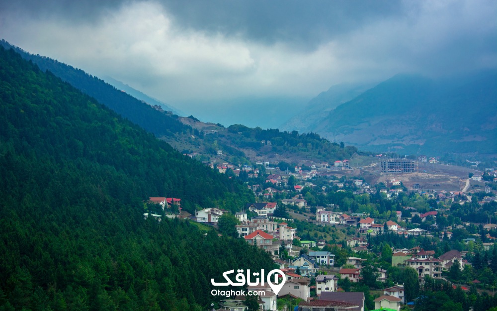 نمایی از شهر ییلاقی ماسوله در آب و هوای بارانی