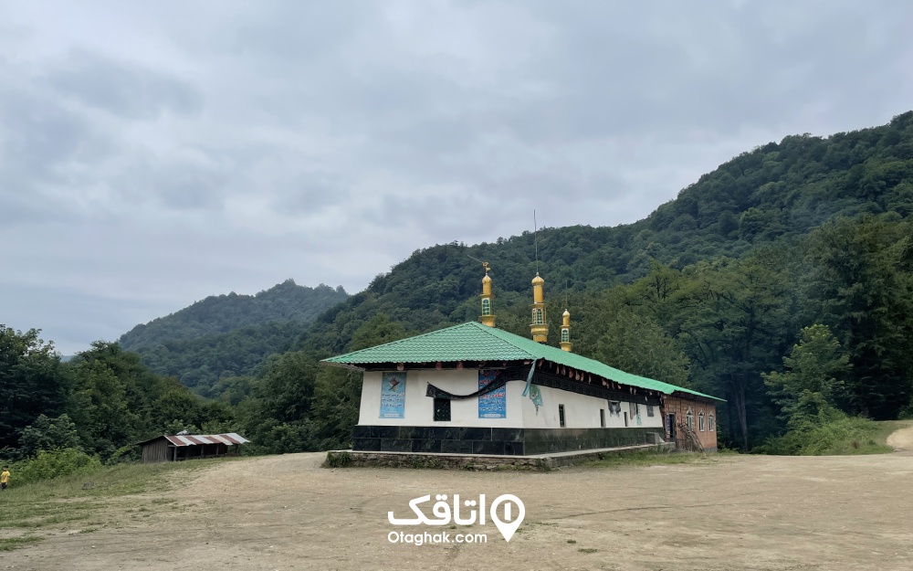 نام دیگر امامزاده گزو، امامزاده سه برادران است. 