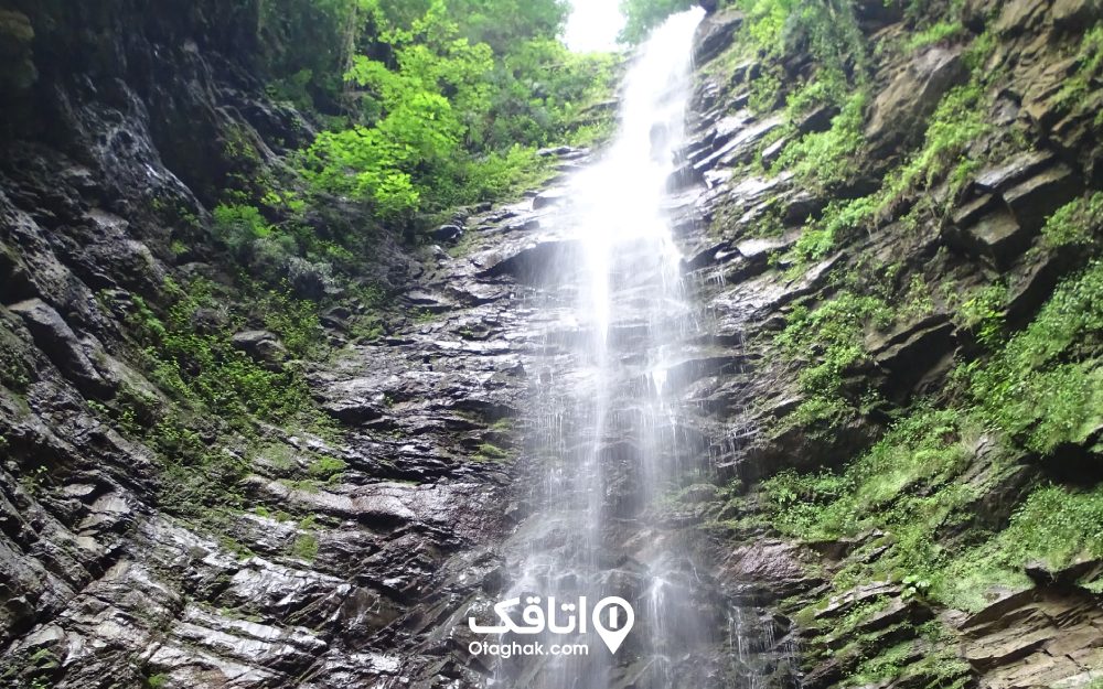 تصویری زیبا و حیرت‌انگیز از آبشار گزو
