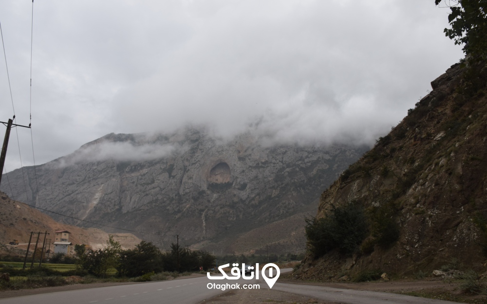 نمایی از غار اسپهبد خورشید در جاده فیروزکوه