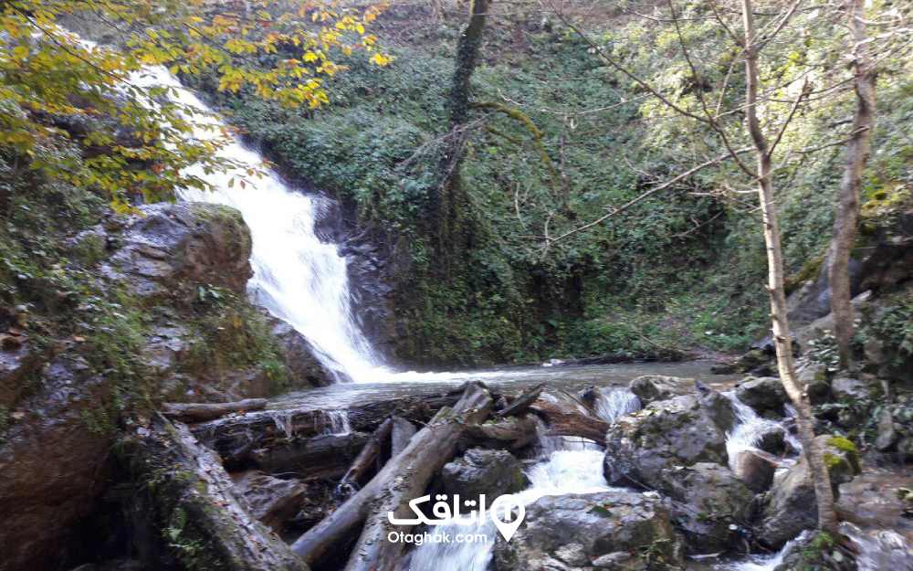 آبشار زیبای ویوز در اطراف پارک جنگلی ریزه مندان ماسال