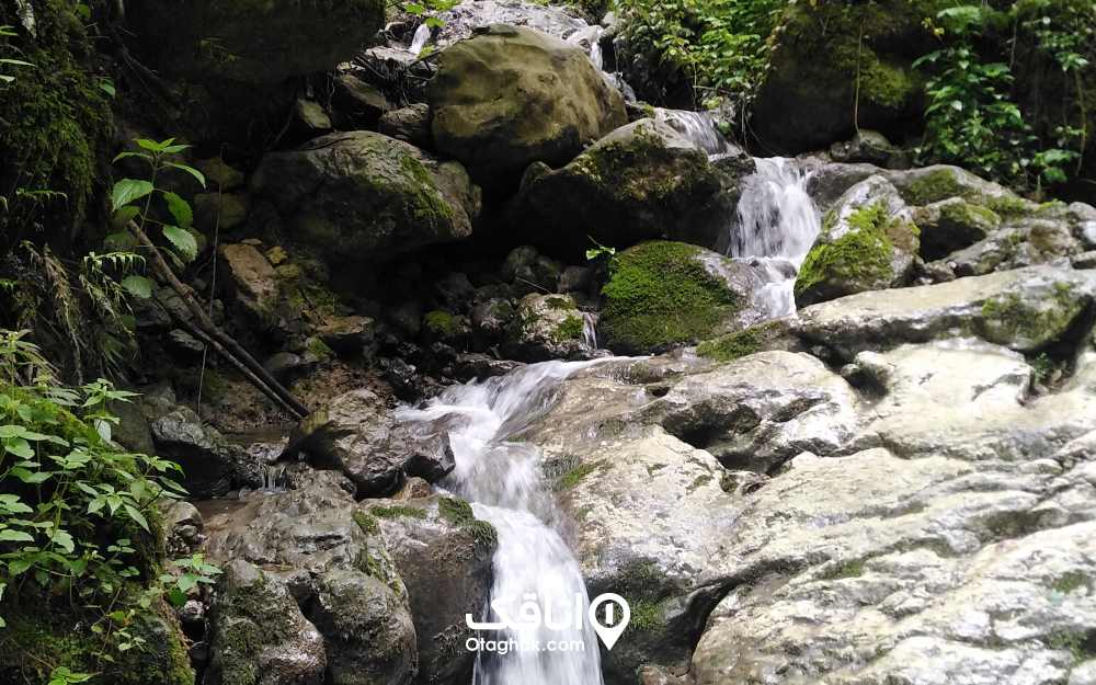 نمایی از آبشار زیبای رامینه در نزدیکی قلعه کول ماسال
