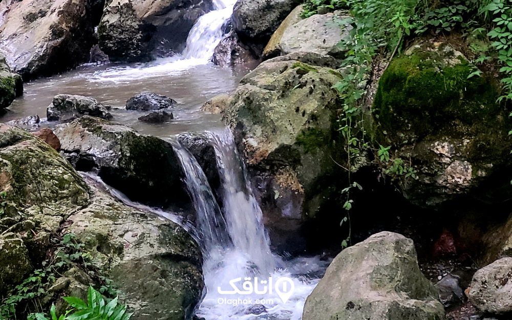 نمایی زیبا از آبشار رامینه در روز