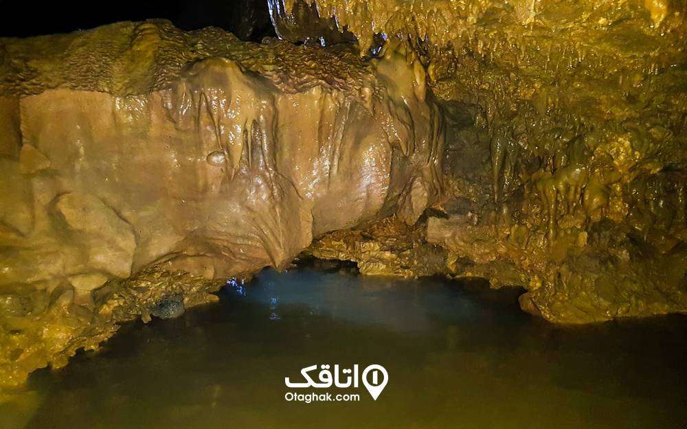 فضای داخلی غار آبی دانیال