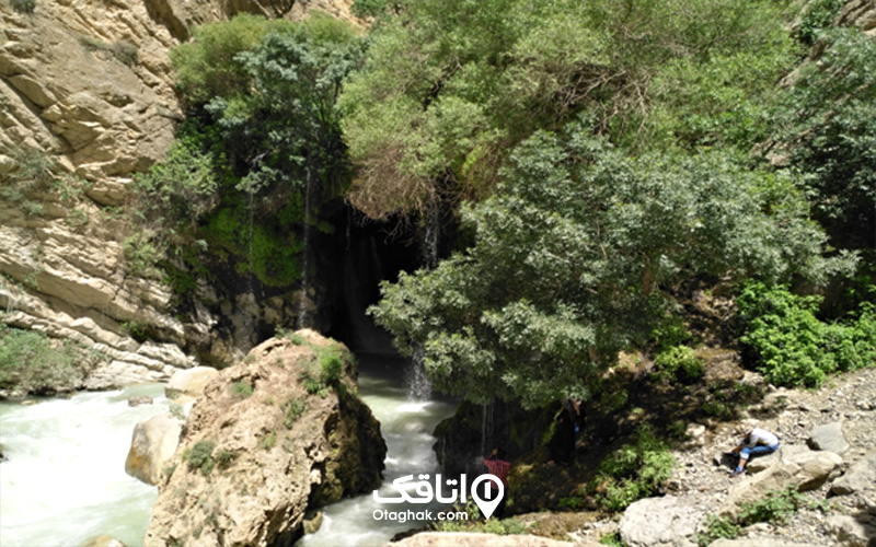 آبشار آب ملخ