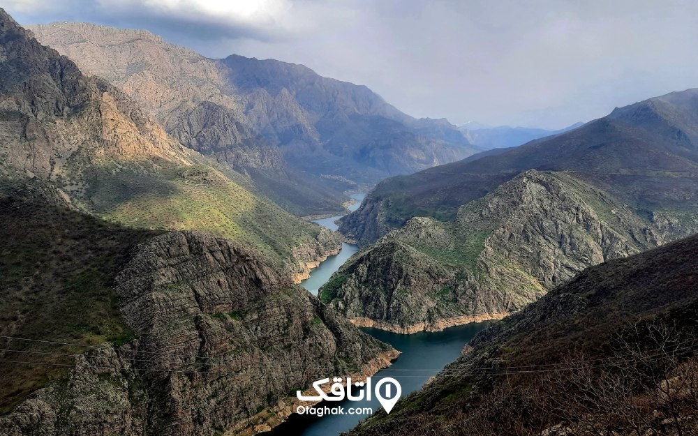 نمایی از دره‌های مجاور جاده هجیج به اورامانات