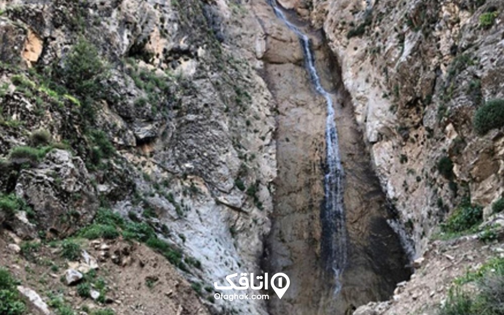 آبشار گچان یکی از خاص‌ترین جاذبه‌های طبیعی ایلام