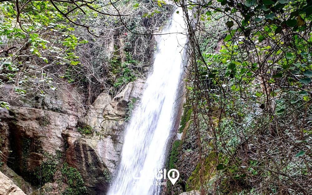 آبشار کلشتر یکی از معروف‌ترین جاهای دیدنی گیلان در پاییز