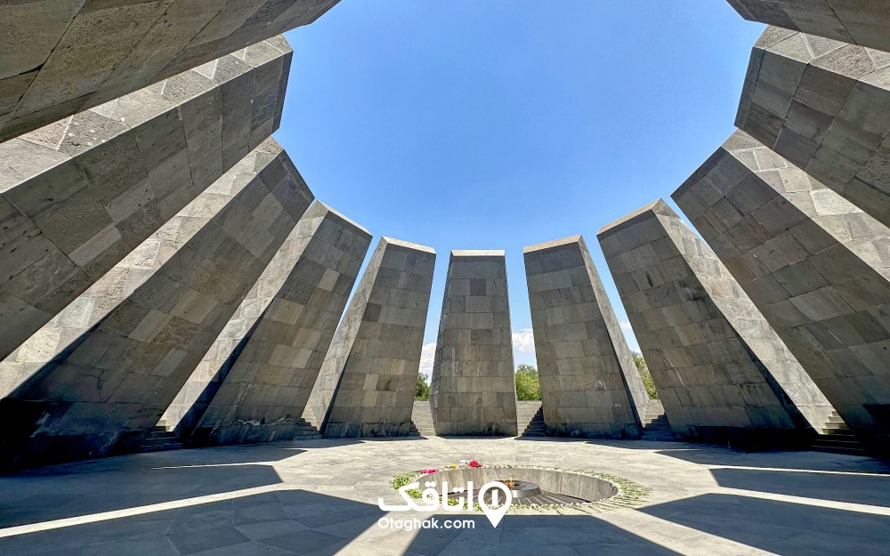 نمایی از داخل موزه نسل کشی ارمنستان در روز