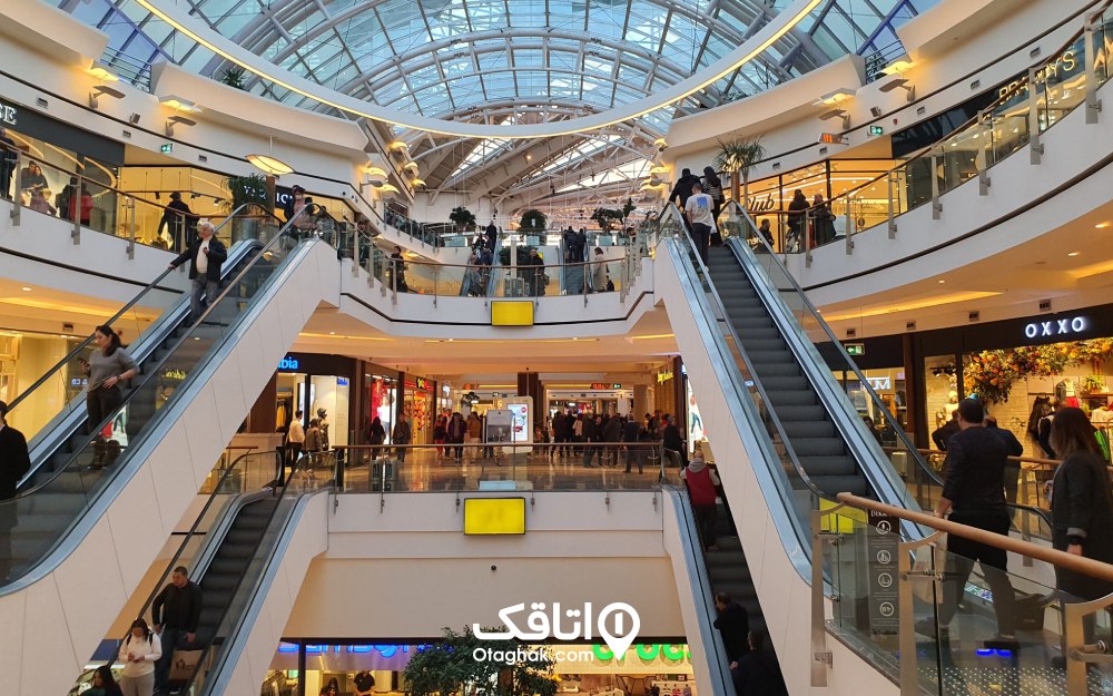 نمایی از داخل مرکز خرید ایستینیه پارک، یکی از بهترین مراکز خرید برای بلک فرایدی استانبول