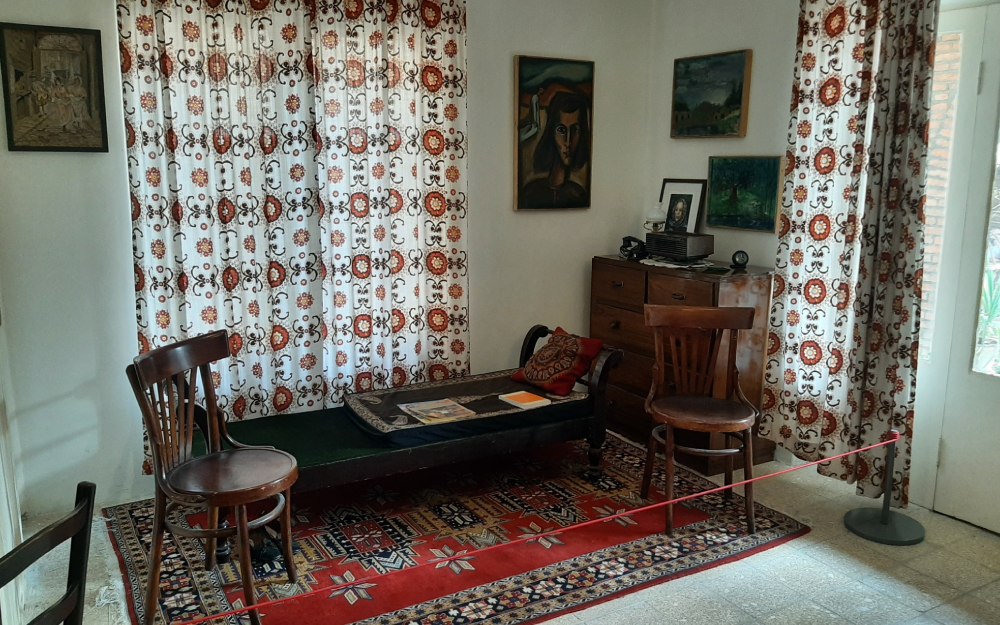 اتاق زیبای خانه سیمین و جلال یکی از خانه‌های تاریخی و قدیمی در تهران