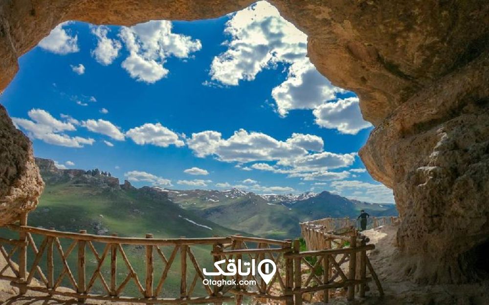 نمایی زیبا از چشم‌اندازهای اطراف غار کرفتو کردستان