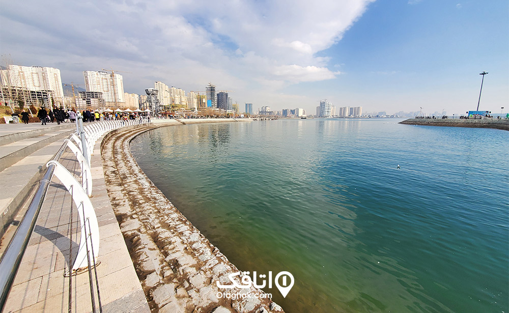 نمایی از دریاچه چیتگر در روز