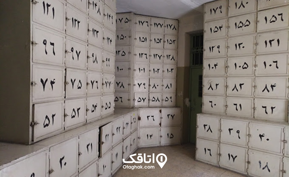 کمدهای فلزی شماره‌گذاری‌شده در موزه عبرت