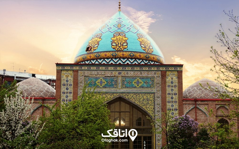 نمایی از درب ورودی مسجد کبود ایروان