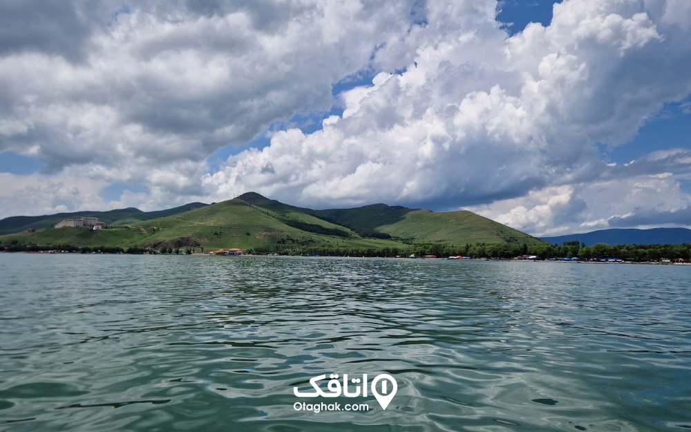 نمایی از دریاچه سوان در روز 