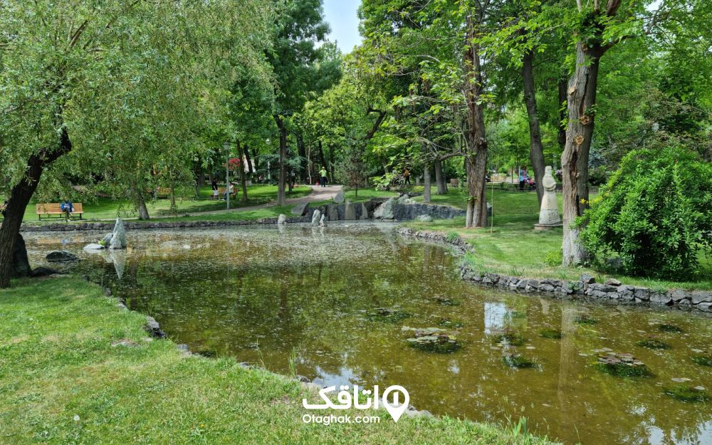 نمایی از فضای سبز و دریچه پارک عشاق ایروان