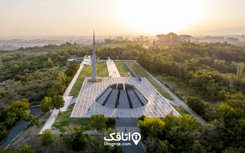 نمای بنای یادبود قتل عام ارامنه از بالا و در روز