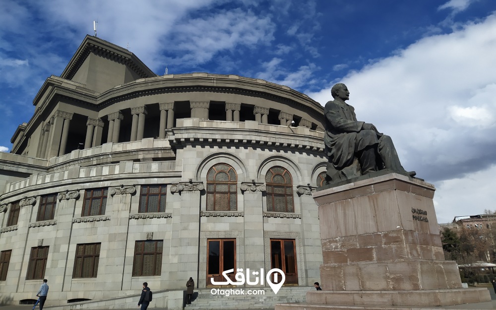 نمایی از بخش غربی ساختمان اپرای ارمنستان