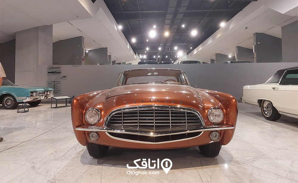 نمایی از یکی از خودروهای اسپرت موزه خودروهای تاریخی ایران