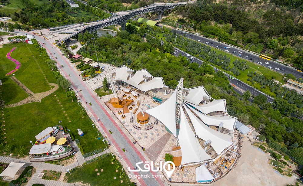 پارک آب و آتش تهران، با فوارههای موزیکال، برجهای آتش و فضای سبز، مقصدی جذاب برای تفریح خانوادگی