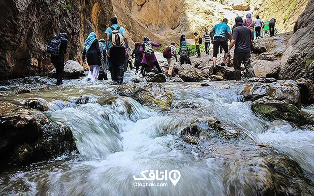تنگه واشی در کیلومتر 17 جاده تهران-فیروزکوه قرار دارد.