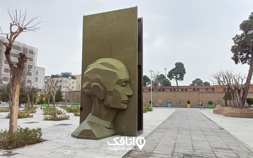 نمایی از محوطه باغ موزه قصر