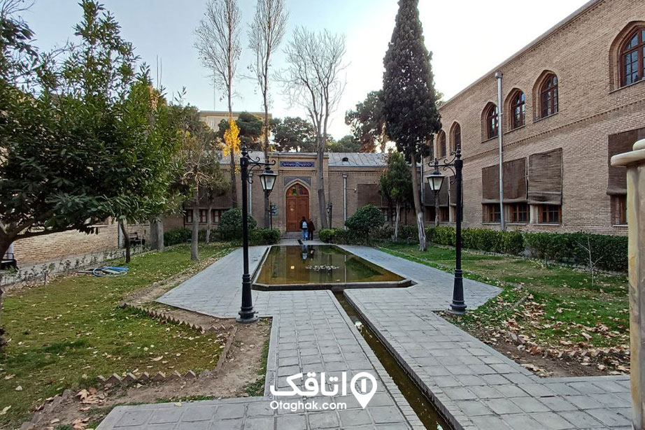 تصویری از باغ نگارستان در نزدیکی عمارت مسعودیه تهران